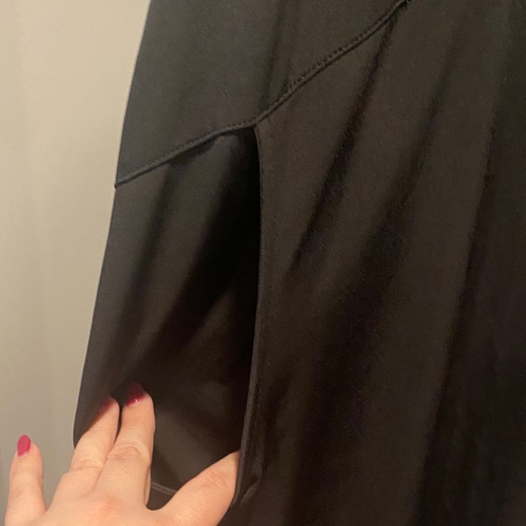 Susan Graver Modern Essentials Black Liquid Knit Hi-Low Tunic | 1X | Pockets - Picture 4 of 6